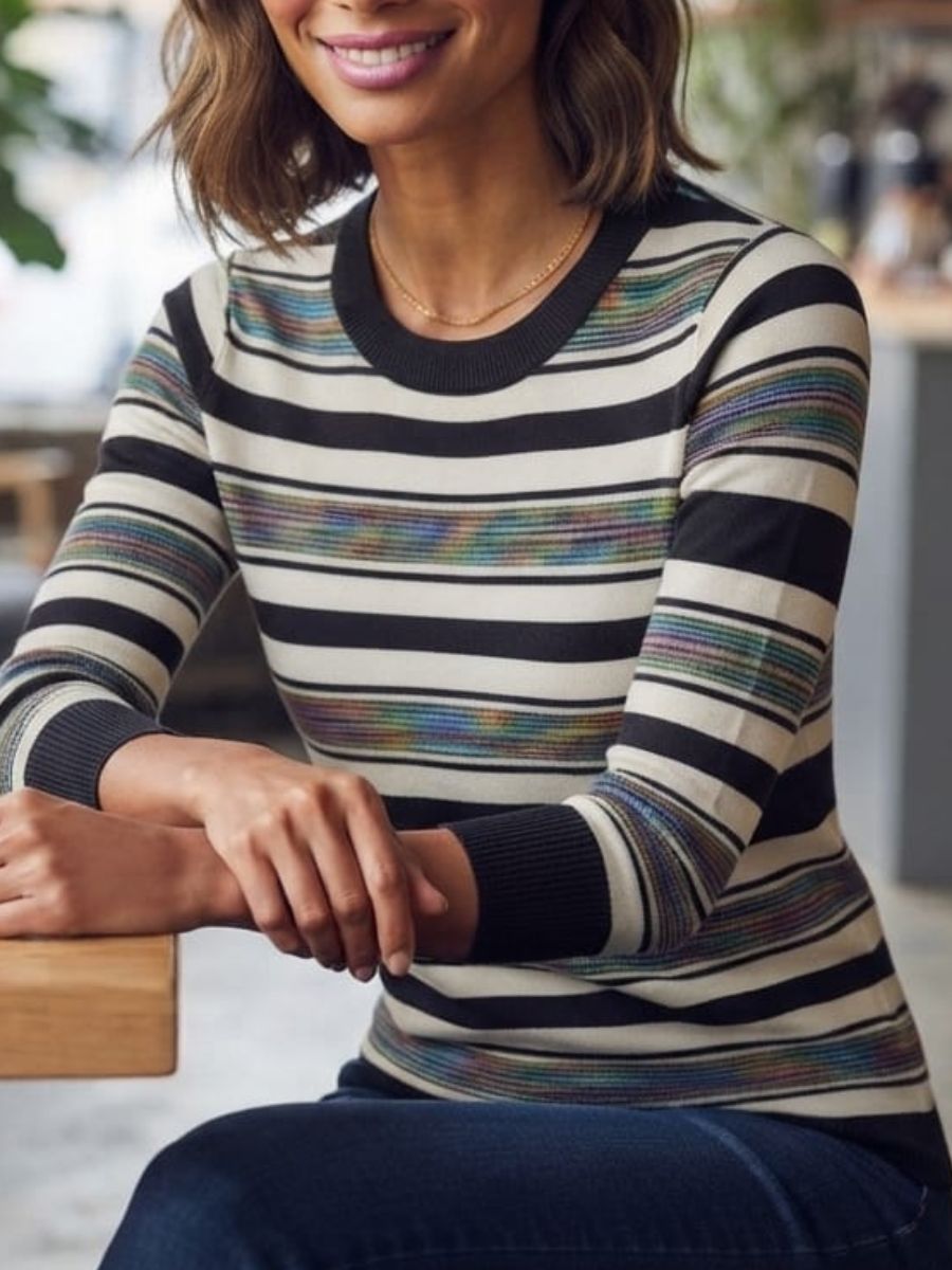 ModaFesta -Ribbed neckline cuffs and h Slim fit knit silhouetteem